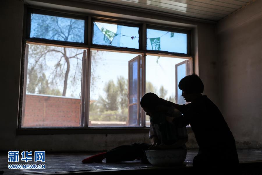 （圖文互動(dòng)）（4）一條38年的生命通道：媽媽會(huì)一直把你當(dāng)作&ldquo;雛鳥(niǎo)&rdquo;