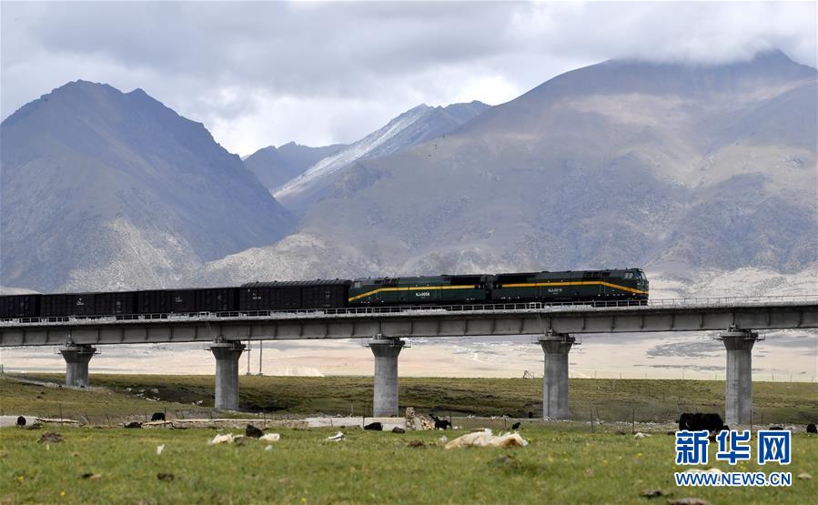 （壯麗七十年&middot;奮斗新時(shí)代&middot;圖文互動(dòng)）（4）天路，讓世界屋脊不再遙遠(yuǎn)