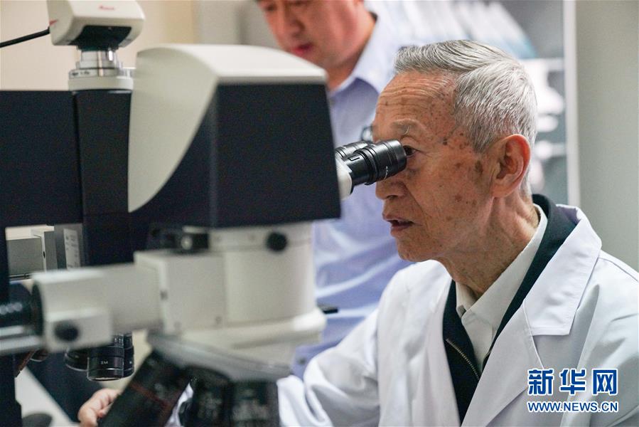 （新華全媒頭條&middot;時代先鋒&middot;圖文互動）（3）傳奇的英雄 無悔的忠誠&mdash;&mdash;記刑偵痕跡檢驗(yàn)專家崔道植