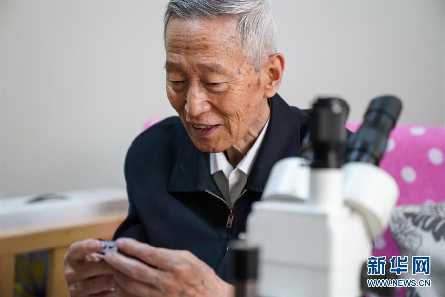 （新華全媒頭條&middot;時代先鋒&middot;圖文互動）（2）傳奇的英雄 無悔的忠誠&mdash;&mdash;記刑偵痕跡檢驗(yàn)專家崔道植