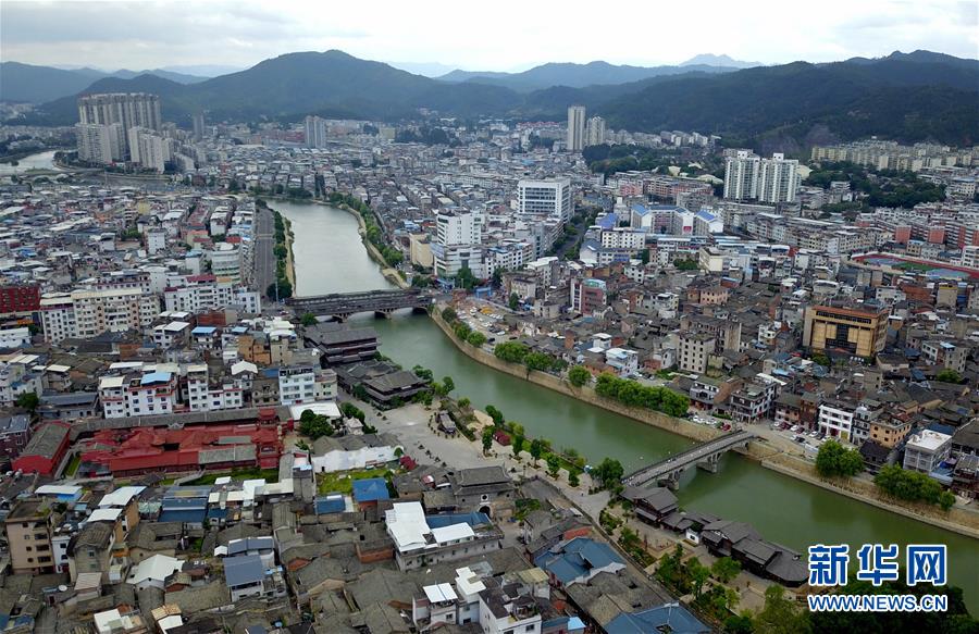 （新華全媒頭條&middot;不忘初心、牢記使命&mdash;&mdash;記者再走長征路&middot;圖文互動(dòng)）（3）風(fēng)展紅旗如畫&mdash;&mdash;來自長征出發(fā)地長汀、寧化的紅色信仰報(bào)告 