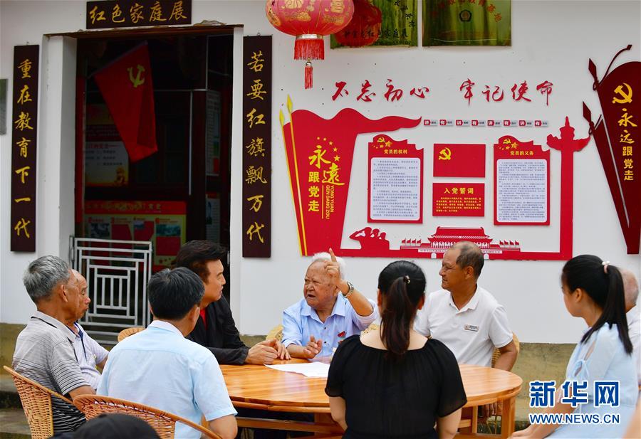 （新華全媒頭條&middot;不忘初心、牢記使命&mdash;&mdash;記者再走長征路&middot;圖文互動(dòng)）（8）風(fēng)展紅旗如畫&mdash;&mdash;來自長征出發(fā)地長汀、寧化的紅色信仰報(bào)告 