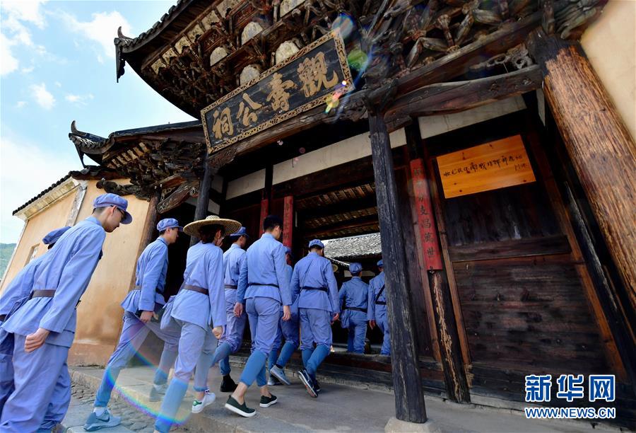 （新華全媒頭條&middot;不忘初心、牢記使命&mdash;&mdash;記者再走長征路&middot;圖文互動(dòng)）（10）風(fēng)展紅旗如畫&mdash;&mdash;來自長征出發(fā)地長汀、寧化的紅色信仰報(bào)告 