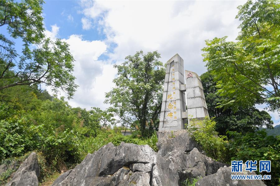 （壯麗70年&middot;奮斗新時(shí)代&mdash;&mdash;記者再走長(zhǎng)征路&middot;圖文互動(dòng)）（4）永恒祭奠：他們，倒在了第二道封鎖線(xiàn)上