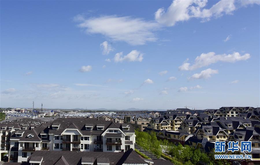 （在習(xí)近平新時(shí)代中國(guó)特色社會(huì)主義思想指引下&mdash;&mdash;新時(shí)代新作為新篇章&middot;圖文互動(dòng)）（1）在這里，遇見(jiàn)&ldquo;詩(shī)和遠(yuǎn)方&rdquo;&mdash;&mdash;長(zhǎng)白山下&ldquo;第一鎮(zhèn)&rdquo;的全域旅游實(shí)踐