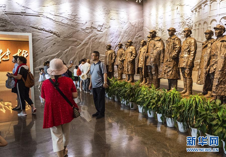 （新華全媒頭條&middot;壯麗70年&middot;奮斗新時(shí)代&mdash;&mdash;記者再走長征路&middot;圖文互動(dòng)）（8）偉大轉(zhuǎn)折是怎樣發(fā)生的&mdash;&mdash;重回遵義會(huì)議現(xiàn)場