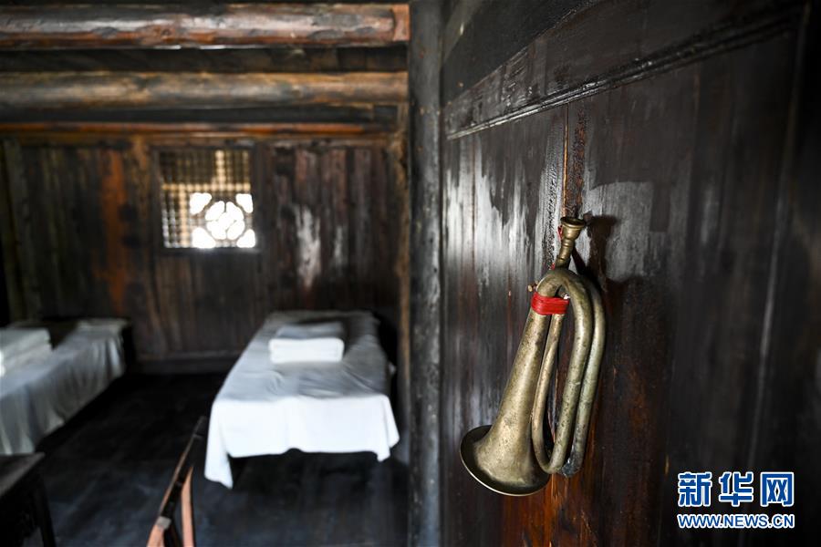 （壯麗70年&middot;奮斗新時(shí)代&mdash;&mdash;記者再走長(zhǎng)征路&middot;圖文互動(dòng)）（4）手捧棉被憶紅軍：走了那么多年，我們都念他們的好