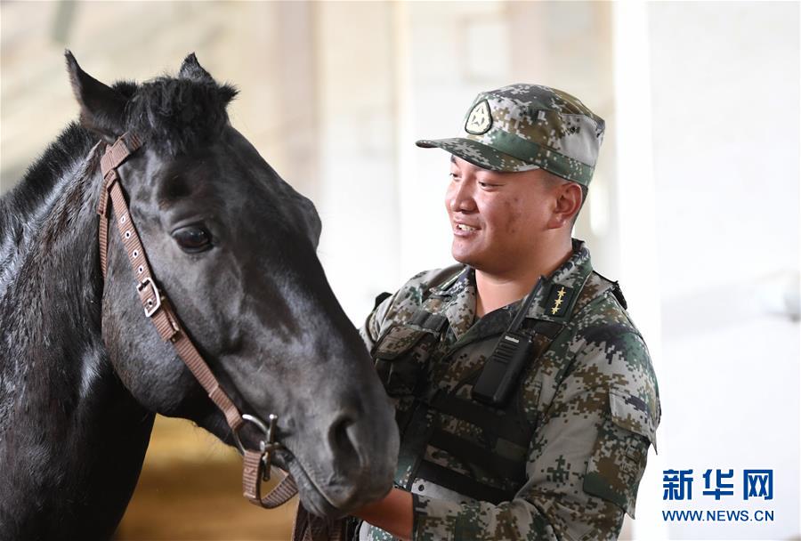 （新華全媒頭條&middot;愛(ài)國(guó)情 奮斗者&middot;圖文互動(dòng)）（4）初心不改 紅心向黨&mdash;&mdash;西部戰(zhàn)區(qū)陸軍某旅玉樹獨(dú)立騎兵連連長(zhǎng)尼都塔生一家四代跟黨走紀(jì)實(shí)