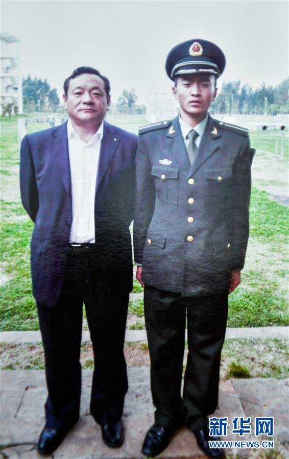 （新華全媒頭條&middot;愛(ài)國(guó)情 奮斗者&middot;圖文互動(dòng)）（7）初心不改 紅心向黨&mdash;&mdash;西部戰(zhàn)區(qū)陸軍某旅玉樹獨(dú)立騎兵連連長(zhǎng)尼都塔生一家四代跟黨走紀(jì)實(shí)