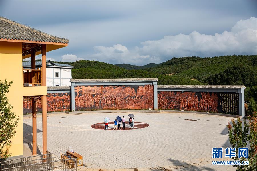 （新華全媒頭條&middot;壯麗70年&middot;奮斗新時(shí)代&mdash;&mdash;記者再走長(zhǎng)征路&middot;圖文互動(dòng)）（2）前進(jìn)，向著光明的方向&mdash;&mdash;尋訪金沙江畔紅色印記