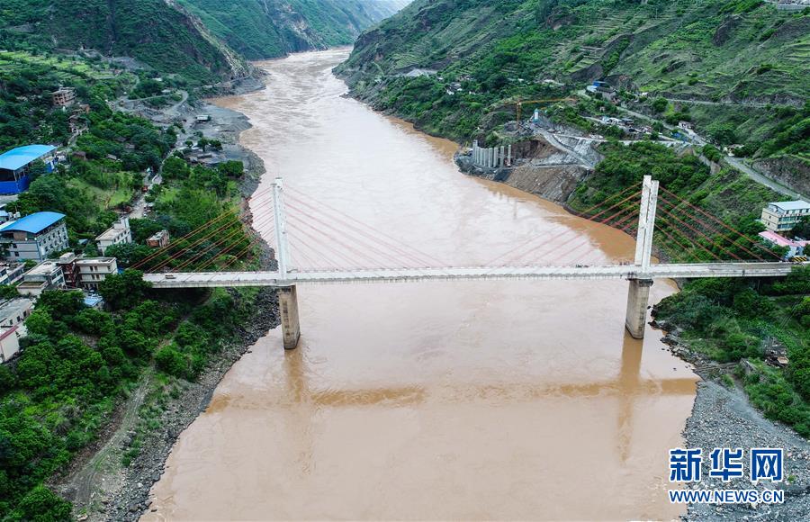 （新華全媒頭條&middot;壯麗70年&middot;奮斗新時(shí)代&mdash;&mdash;記者再走長(zhǎng)征路&middot;圖文互動(dòng)）（3）前進(jìn)，向著光明的方向&mdash;&mdash;尋訪金沙江畔紅色印記
