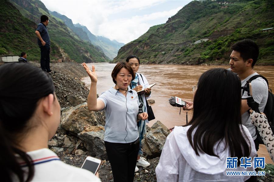 （新華全媒頭條&middot;壯麗70年&middot;奮斗新時(shí)代&mdash;&mdash;記者再走長(zhǎng)征路&middot;圖文互動(dòng)）（6）前進(jìn)，向著光明的方向&mdash;&mdash;尋訪金沙江畔紅色印記