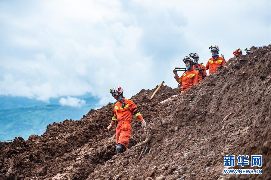 （新華全媒頭條&middot;圖文互動）（3）有一絲希望，就盡百倍努力&mdash;&mdash;貴州水城&ldquo;7&middot;23&rdquo;特大山體滑坡72小時救援紀實