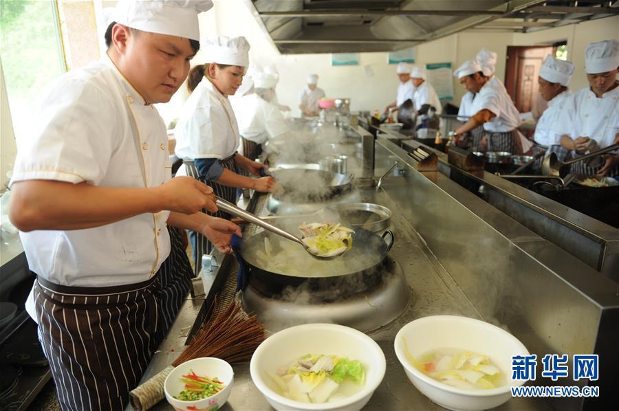 （壯麗70年&middot;奮斗新時(shí)代&mdash;&mdash;共和國(guó)發(fā)展成就巡禮&middot;圖文互動(dòng)）（5）多彩貴州闖新路