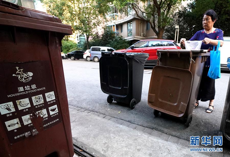 （新華視點(diǎn)&middot;圖文互動(dòng)）（1）上海垃圾分類&ldquo;滿月&rdquo;：&ldquo;拎得清&rdquo;了，&ldquo;守得住&rdquo;么？