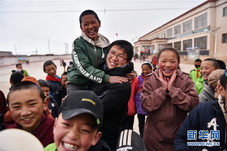 （不忘初心、牢記使命&middot;圖文互動）（1）青春之花綻放五千米云端&mdash;&mdash;記扎根海拔最高縣小學(xué)教師夫妻杜安東、曹曉花