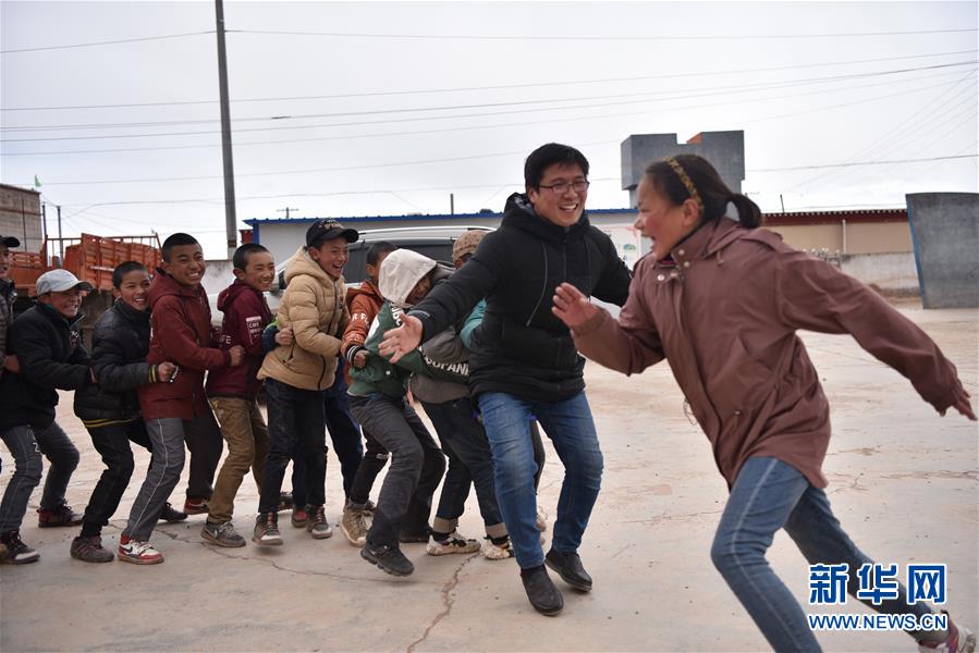 （不忘初心、牢記使命&middot;圖文互動）（7）青春之花綻放五千米云端&mdash;&mdash;記扎根海拔最高縣小學教師夫妻杜安東、曹曉花