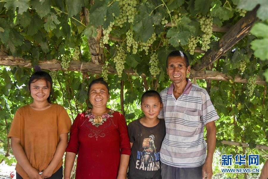（壯麗70年&middot;奮斗新時代&mdash;&mdash;共和國發(fā)展成就巡禮&middot;圖文互動）（6）鑄劍為犁造綠洲 安邊固疆筑&ldquo;長城&rdquo;&mdash;&mdash;新疆生產(chǎn)建設(shè)兵團(tuán)維穩(wěn)戍邊改革發(fā)展紀(jì)實