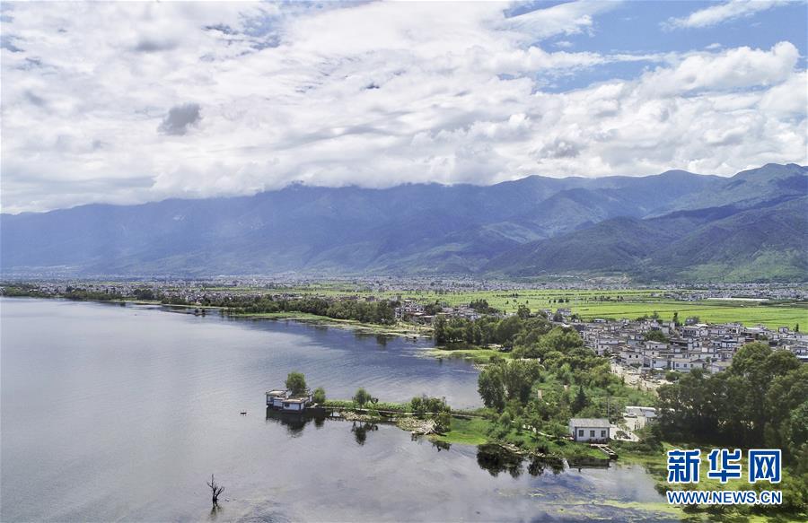 （在習(xí)近平新時(shí)代中國(guó)特色社會(huì)主義思想指引下&mdash;&mdash;新時(shí)代新作為新篇章&middot;總書(shū)記關(guān)心的百姓身邊事&middot;圖文互動(dòng)）（2）留住鄉(xiāng)愁 綻放新顏&mdash;&mdash;傳統(tǒng)村落保護(hù)激發(fā)鄉(xiāng)村活力