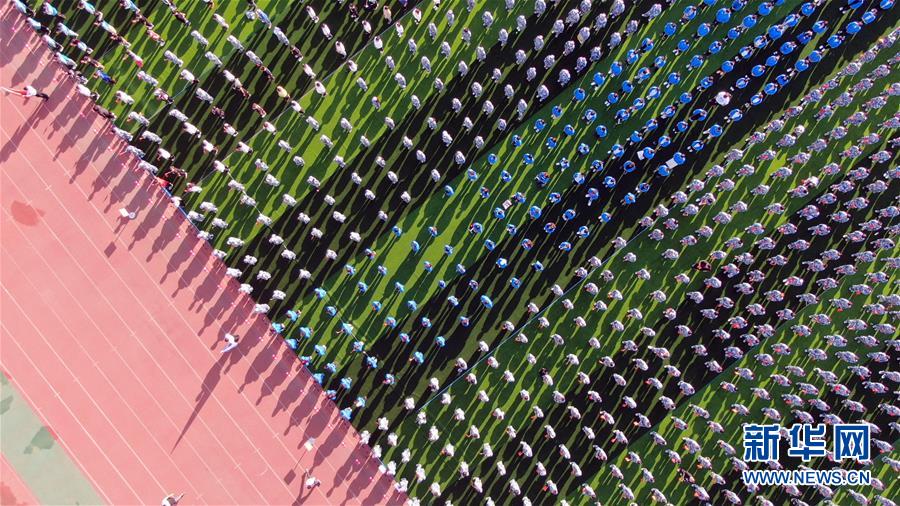 （新華全媒頭條&middot;開(kāi)學(xué)季&middot;圖文互動(dòng)）（2）新學(xué)期是彩色的&mdash;&mdash;各地2019年秋季學(xué)期開(kāi)學(xué)典禮掃描