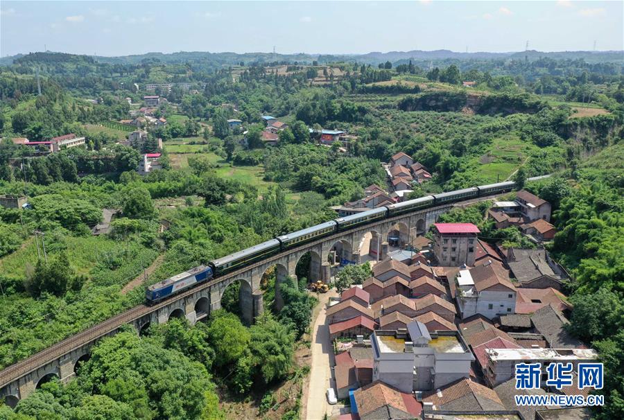 （壯麗70年&middot;奮斗新時代&mdash;&mdash;共和國發(fā)展成就巡禮）（3）人暢其行、貨暢其流&mdash;&mdash;共和國交通運輸業(yè)發(fā)展成就巡禮