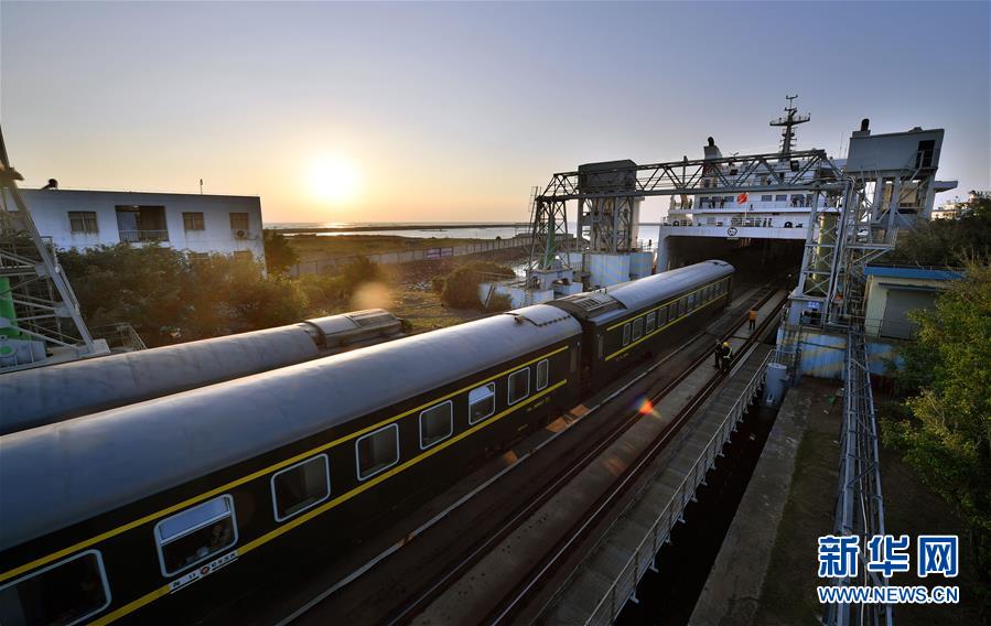 （壯麗70年&middot;奮斗新時代&mdash;&mdash;共和國發(fā)展成就巡禮）（11）人暢其行、貨暢其流&mdash;&mdash;共和國交通運輸業(yè)發(fā)展成就巡禮