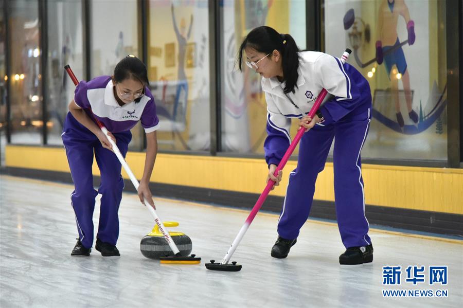 （體育&middot;圖文互動）（4）（在習(xí)近平新時(shí)代中國特色社會主義思想指引下&mdash;&mdash;新時(shí)代新作為新篇章&middot;總書記關(guān)心的百姓身邊事）奔跑吧，少年！&mdash;&mdash;體育讓孩子們插上強(qiáng)壯的翅膀（配本社同題文字稿）