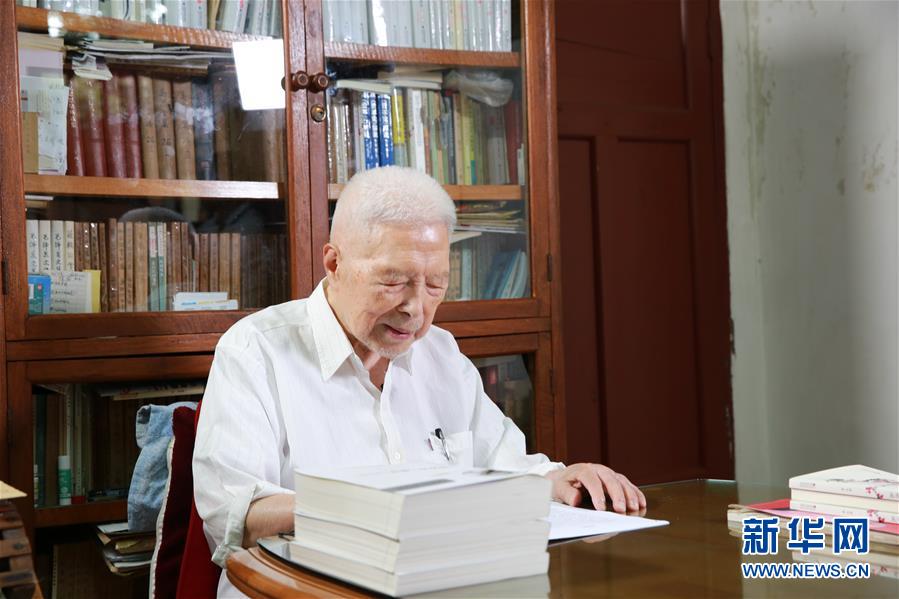 （愛國情 奮斗者&middot;圖文互動）（1）一生&ldquo;讀&rdquo;一書 照亮前行路&mdash;&mdash;記2018年&ldquo;世界馬克思經(jīng)濟(jì)學(xué)獎&rdquo;獲得者陳征