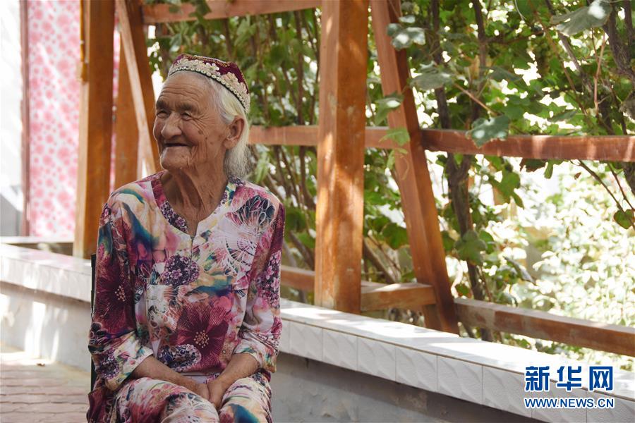 （新華全媒頭條&middot;圖文互動）（1）同心筑夢映天山&mdash;&mdash;新疆70年改革發(fā)展穩(wěn)定述評