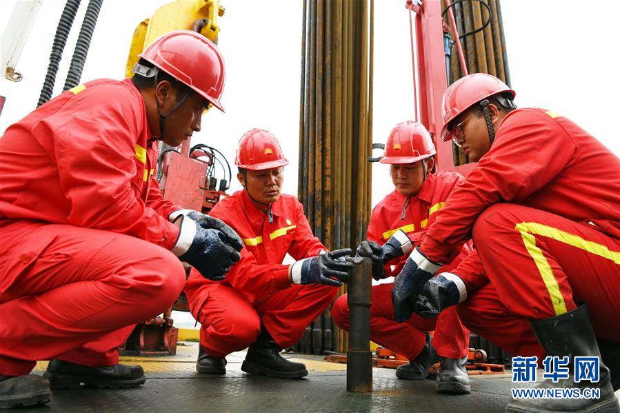 (圖文互動)(5)當好標桿旗幟 建設(shè)百年油田——寫在大慶油田發(fā)現(xiàn)60周年之際