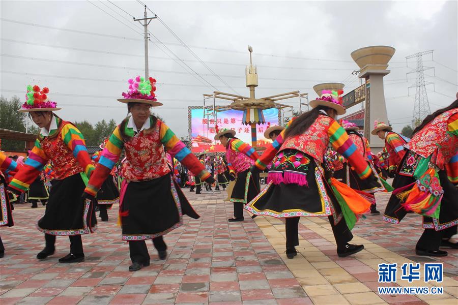 （集中連片特困地區(qū)貧困村調(diào)研行&middot;圖文互動）（2）搬下山天地寬　真脫貧笑開顏&mdash;&mdash;青?；ブ磷遄灾慰h班彥村脫貧調(diào)查 