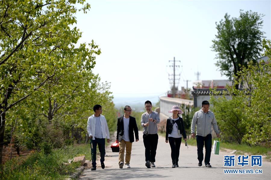 （在習(xí)近平新時(shí)代中國(guó)特色社會(huì)主義思想指引下&mdash;&mdash;新時(shí)代新作為新篇章&middot;總書(shū)記關(guān)心的百姓身邊事&middot;圖文互動(dòng)）（5）&ldquo;農(nóng)&rdquo;字頭照樣&ldquo;大&rdquo;作為&mdash;&mdash;豐收時(shí)節(jié)看涉農(nóng)高校人才在希望的田野