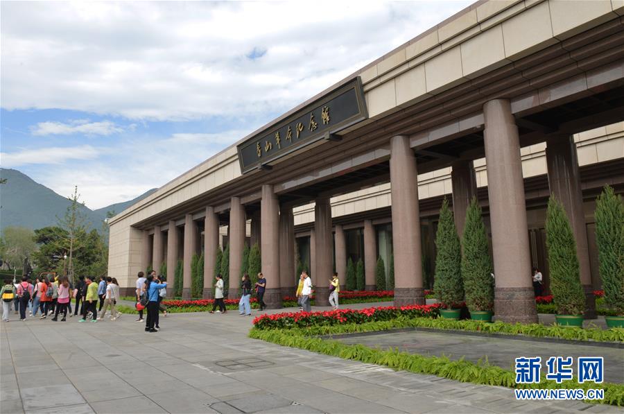 (新華全媒頭條·圖文互動)(3)中國道路越走越寬廣——社會主義中國實(shí)踐啟示錄