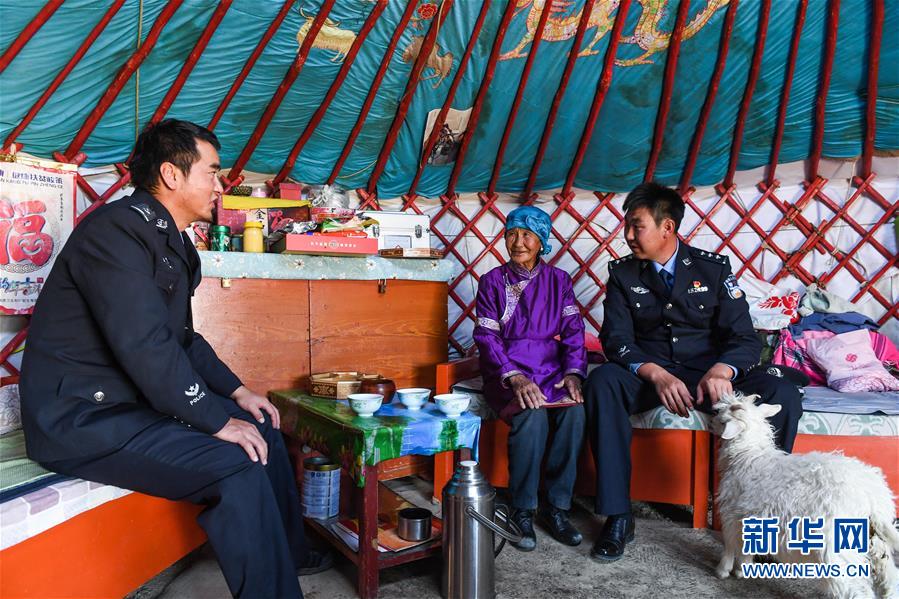 （愛國(guó)情 奮斗者&middot;圖文互動(dòng)）（8）印刻在戈壁上的名字