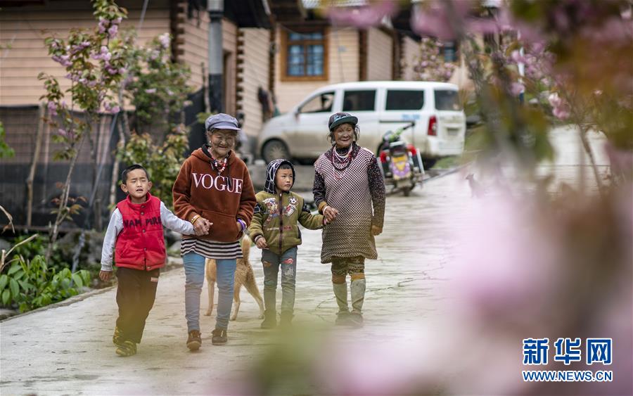 （圖文互動(dòng)）（3）太陽(yáng)照耀&ldquo;人類(lèi)童年&rdquo;&mdash;&mdash;新時(shí)代直過(guò)民族脫貧攻堅(jiān)紀(jì)事