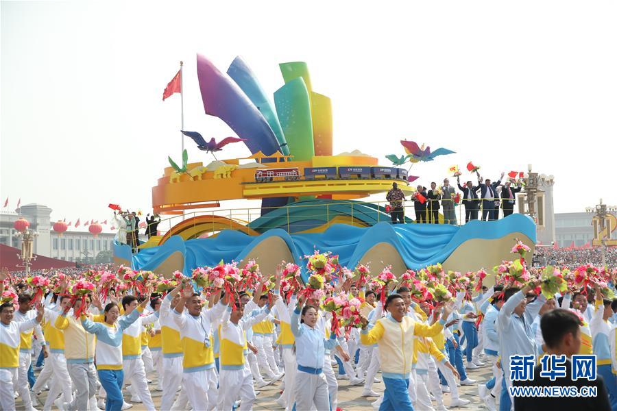 （新華全媒頭條&middot;圖文互動(dòng)）（13）凝聚愛(ài)國(guó)主義的磅礴力量！&mdash;&mdash;新中國(guó)成立70周年盛典啟示錄