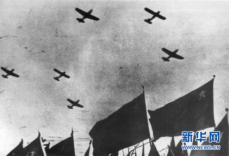 （新華全媒頭條&middot;人民空軍70年&middot;圖文互動）（1）陽光照耀奮飛的航程&mdash;&mdash;黨中央、中央軍委和習主席關心人民空軍建設發(fā)展紀實