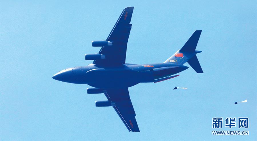 （新華全媒頭條&middot;人民空軍70年&middot;圖文互動）（10）陽光照耀奮飛的航程&mdash;&mdash;黨中央、中央軍委和習主席關心人民空軍建設發(fā)展紀實