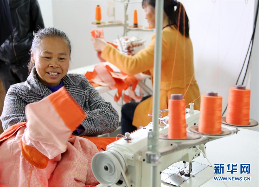 （四中全會精神在基層&middot;圖文互動）（1）特寫：麻將桌&ldquo;失業(yè)&rdquo;記