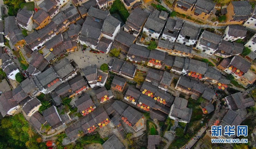 （圖文互動(dòng)）（1）鄉(xiāng)村攝影師、鄉(xiāng)村&ldquo;模特&rdquo;、民宿店主&mdash;&mdash;鄉(xiāng)村旅游推動(dòng)婺源農(nóng)民生活方式發(fā)生新變化