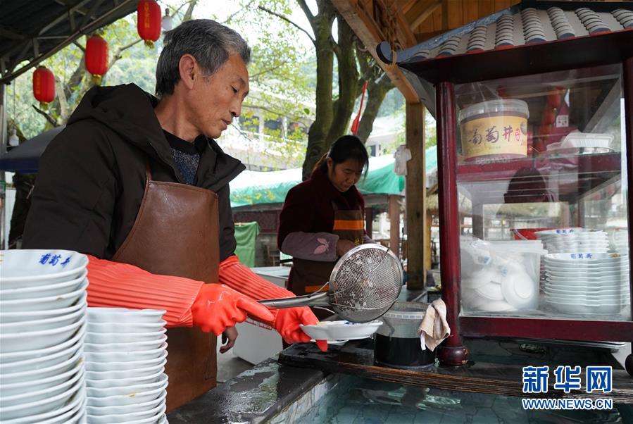 （新華全媒頭條&middot;圖文互動）（2）烏蒙歡歌高鐵來&mdash;&mdash;寫在成貴高鐵通車之際