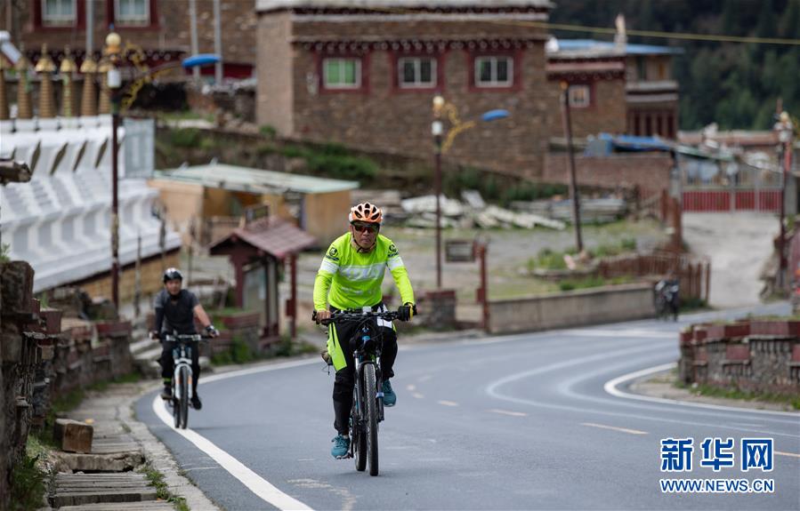 （新華全媒頭條&middot;圖文互動）（11）格?；ㄩ_滿天路&mdash;&mdash;寫在川藏公路通車65周年之際