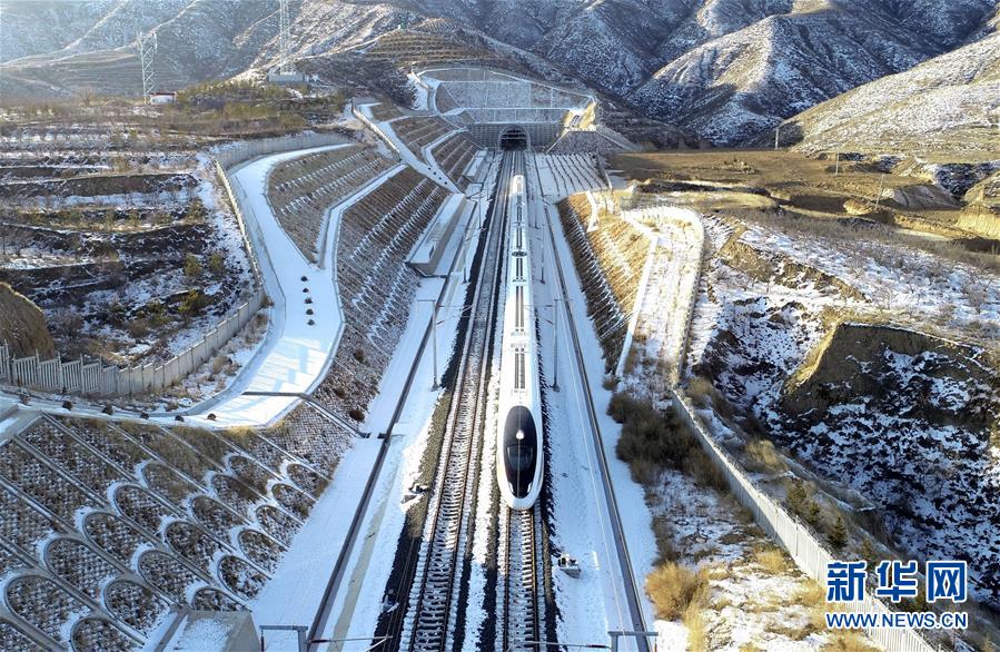 （新華全媒頭條&middot;圖文互動(dòng)）（12）百年跨越，逐夢(mèng)京張&mdash;&mdash;寫(xiě)在京張高鐵開(kāi)通暨中國(guó)高鐵突破3.5萬(wàn)公里之際