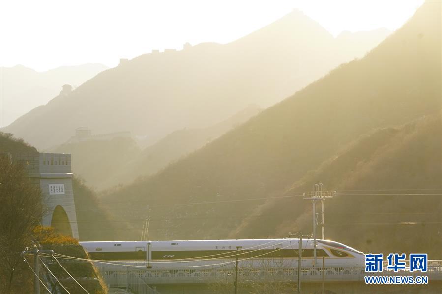 （新華全媒頭條&middot;圖文互動(dòng)）（11）百年跨越，逐夢(mèng)京張&mdash;&mdash;寫(xiě)在京張高鐵開(kāi)通暨中國(guó)高鐵突破3.5萬(wàn)公里之際