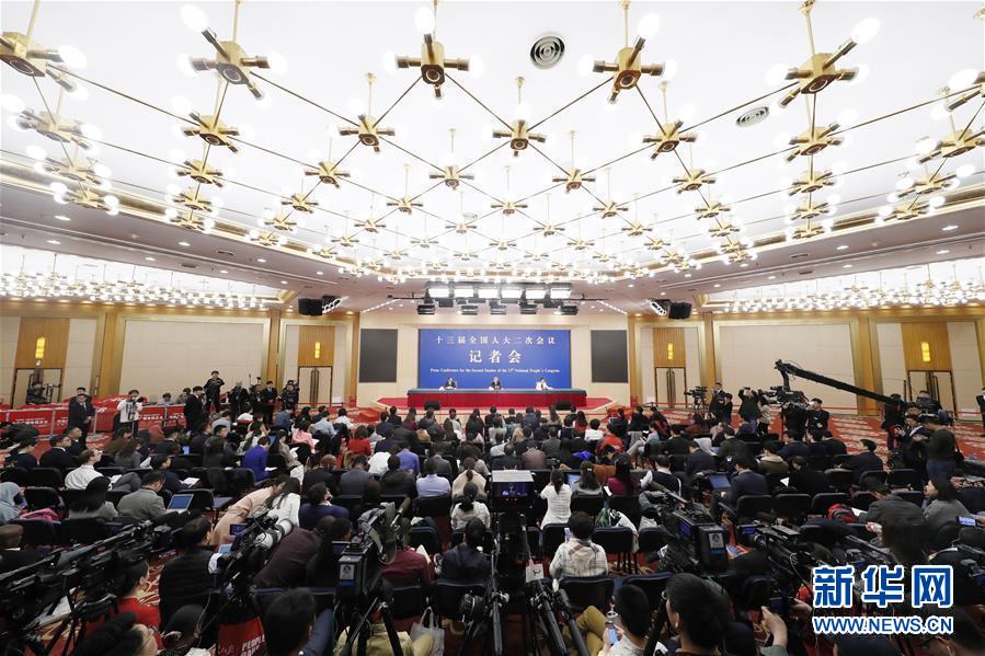 （兩會(huì)&middot;XHDW）（1）國(guó)務(wù)院扶貧辦主任劉永富就&ldquo;攻堅(jiān)克難&mdash;&mdash;堅(jiān)決打贏脫貧攻堅(jiān)戰(zhàn)&rdquo;答記者問