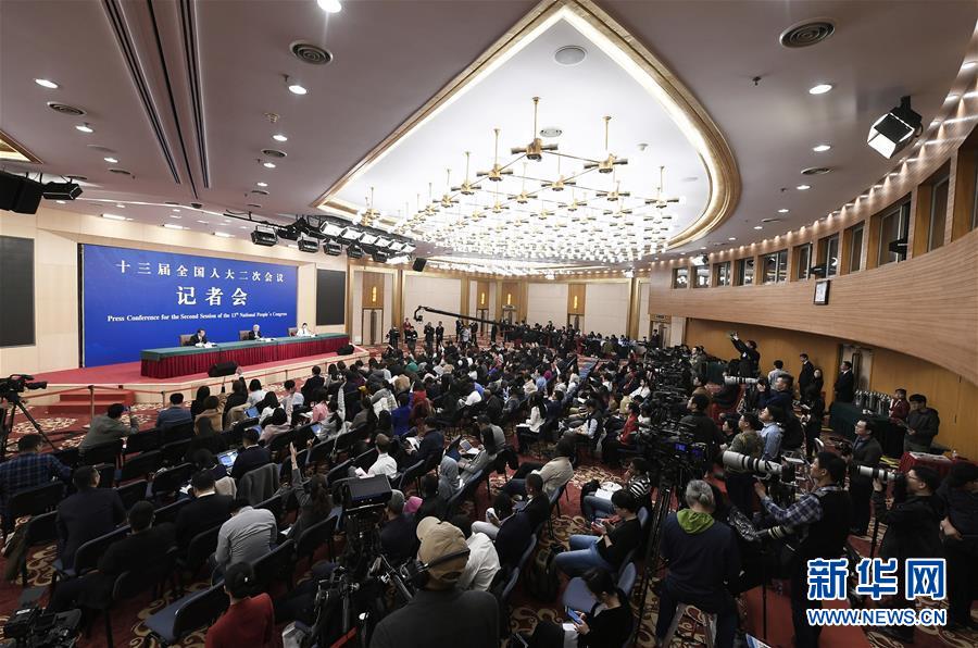 （兩會(huì)）（4）國(guó)務(wù)院扶貧辦主任劉永富就&ldquo;攻堅(jiān)克難&mdash;&mdash;堅(jiān)決打贏脫貧攻堅(jiān)戰(zhàn)&rdquo;答記者問