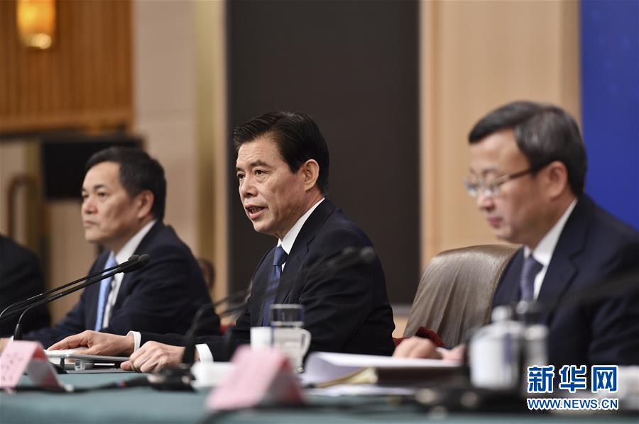 （兩會&middot;XHDW）（3）商務部部長鐘山等就&ldquo;促進形成強大國內(nèi)市場 推動全方位對外開放&rdquo;答記者問
