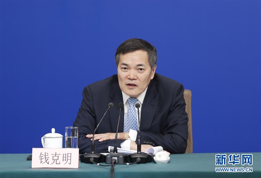 （兩會(huì)&middot;XHDW）（6）商務(wù)部部長(zhǎng)鐘山等就&ldquo;促進(jìn)形成強(qiáng)大國(guó)內(nèi)市場(chǎng) 推動(dòng)全方位對(duì)外開放&rdquo;答記者問(wèn)