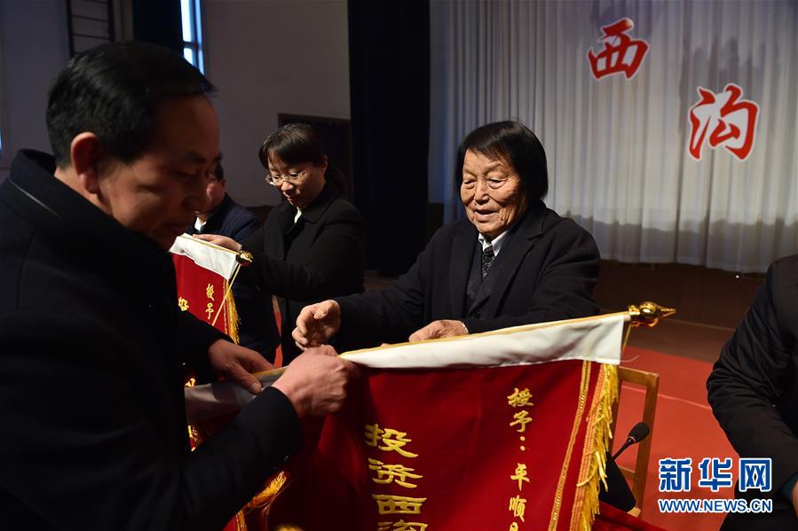 （新華全媒頭條&middot;兩會特別報(bào)道&middot;圖文互動）（4）向著夢想的接力&mdash;&mdash;&ldquo;90歲&rdquo;與&ldquo;95后&rdquo;代表的&ldquo;對話&rdquo;