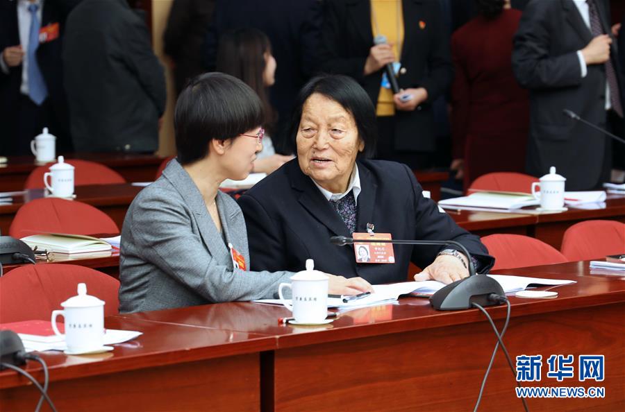 （新華全媒頭條&middot;兩會特別報(bào)道&middot;圖文互動）（5）向著夢想的接力&mdash;&mdash;&ldquo;90歲&rdquo;與&ldquo;95后&rdquo;代表的&ldquo;對話&rdquo;